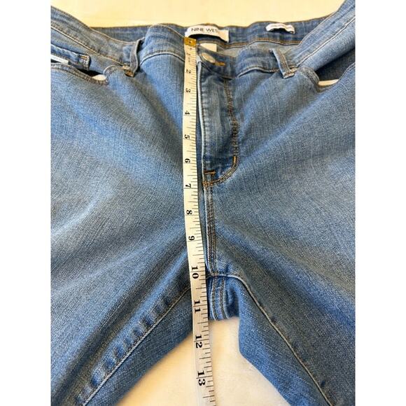Nine West Chryste Capri Jeans Women's Mid Rise Blue Denim Stretch Size 14 - Picture 3 of 8